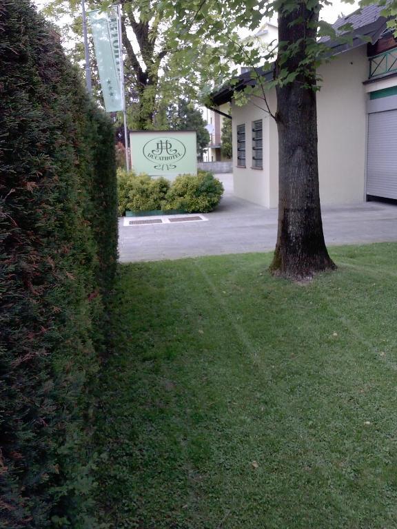 Ducathotel Torrile Exterior foto